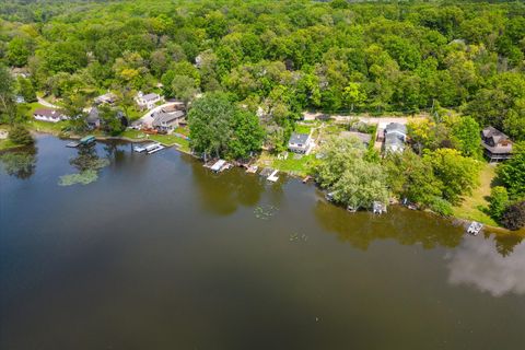 A home in Putnam Twp