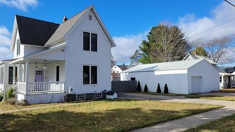 A home in Grayling Twp