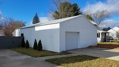 A home in Grayling Twp