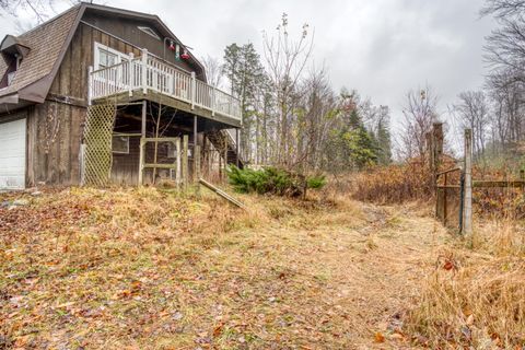 A home in Victory Twp