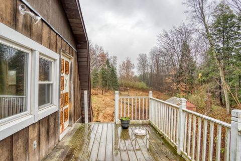 A home in Victory Twp