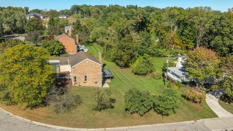 A home in Bloomfield Twp