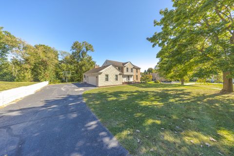 A home in Bloomfield Twp