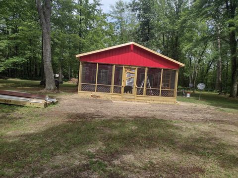 A home in Roscommon Twp