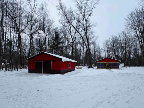 A home in Roscommon Twp