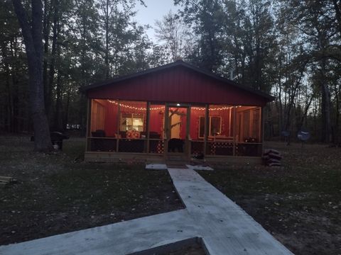 A home in Roscommon Twp