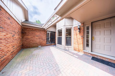 A home in West Bloomfield Twp