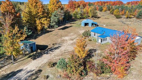 A home in Rapid River Twp