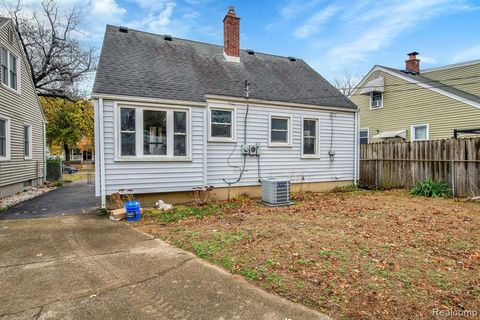 A home in RoyalOakCity_Oakland