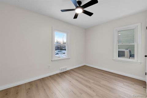 A home in RoyalOakCity_Oakland