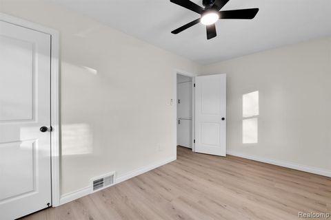 A home in RoyalOakCity_Oakland