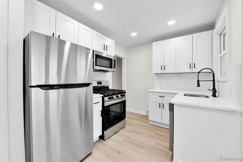 A home in RoyalOakCity_Oakland