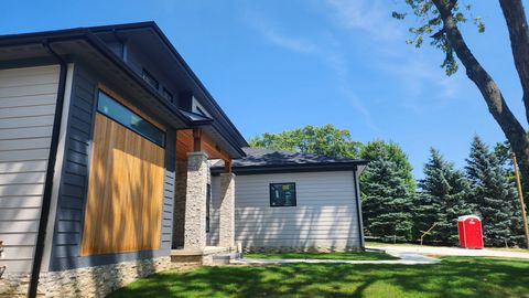 A home in Bloomfield Twp