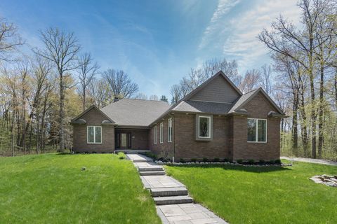 Photo of 67002 Autumn Hollow Lane, Washington Township, MI 48095 (MLS # 20230033673)