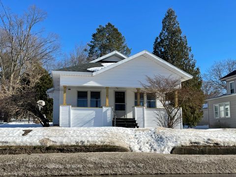 A home in Shelby Vlg