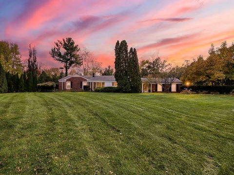 A home in Bloomfield Twp