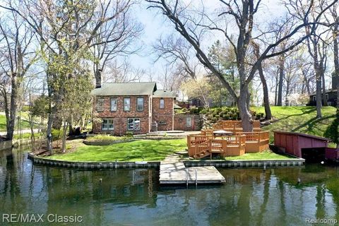 260 Oak Island Drive Wolverine Lake Village Oakland MI 48390