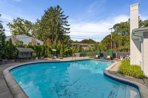 A home in Bloomfield Twp