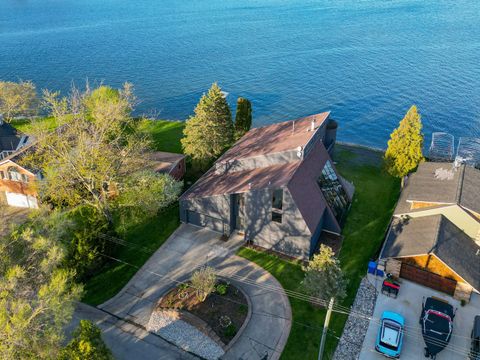 A home in Waterford Twp