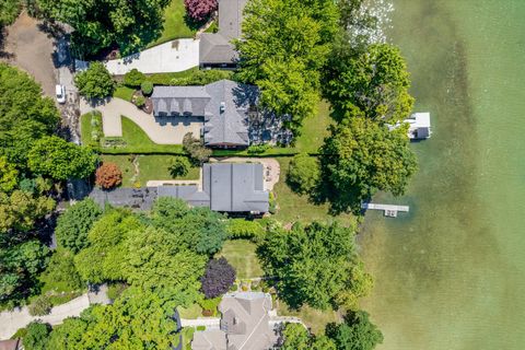 A home in West Bloomfield Twp