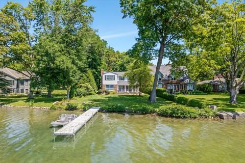 A home in West Bloomfield Twp