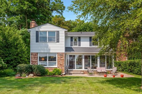 A home in West Bloomfield Twp