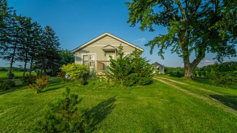 A home in Oronoko Twp