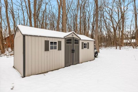 A home in Groveland Twp