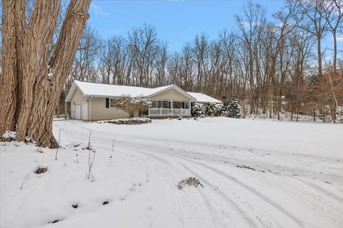 A home in Groveland Twp