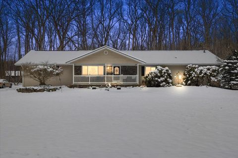 A home in Groveland Twp