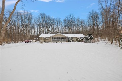 A home in Groveland Twp