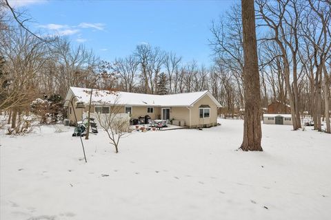 A home in Groveland Twp