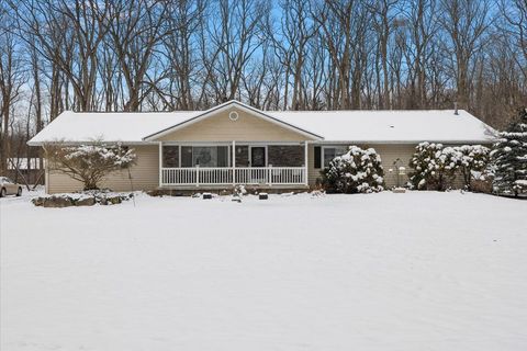 A home in Groveland Twp