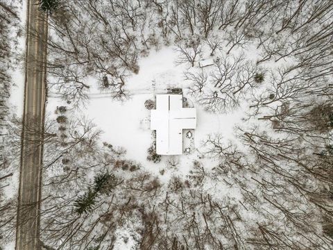 A home in Groveland Twp