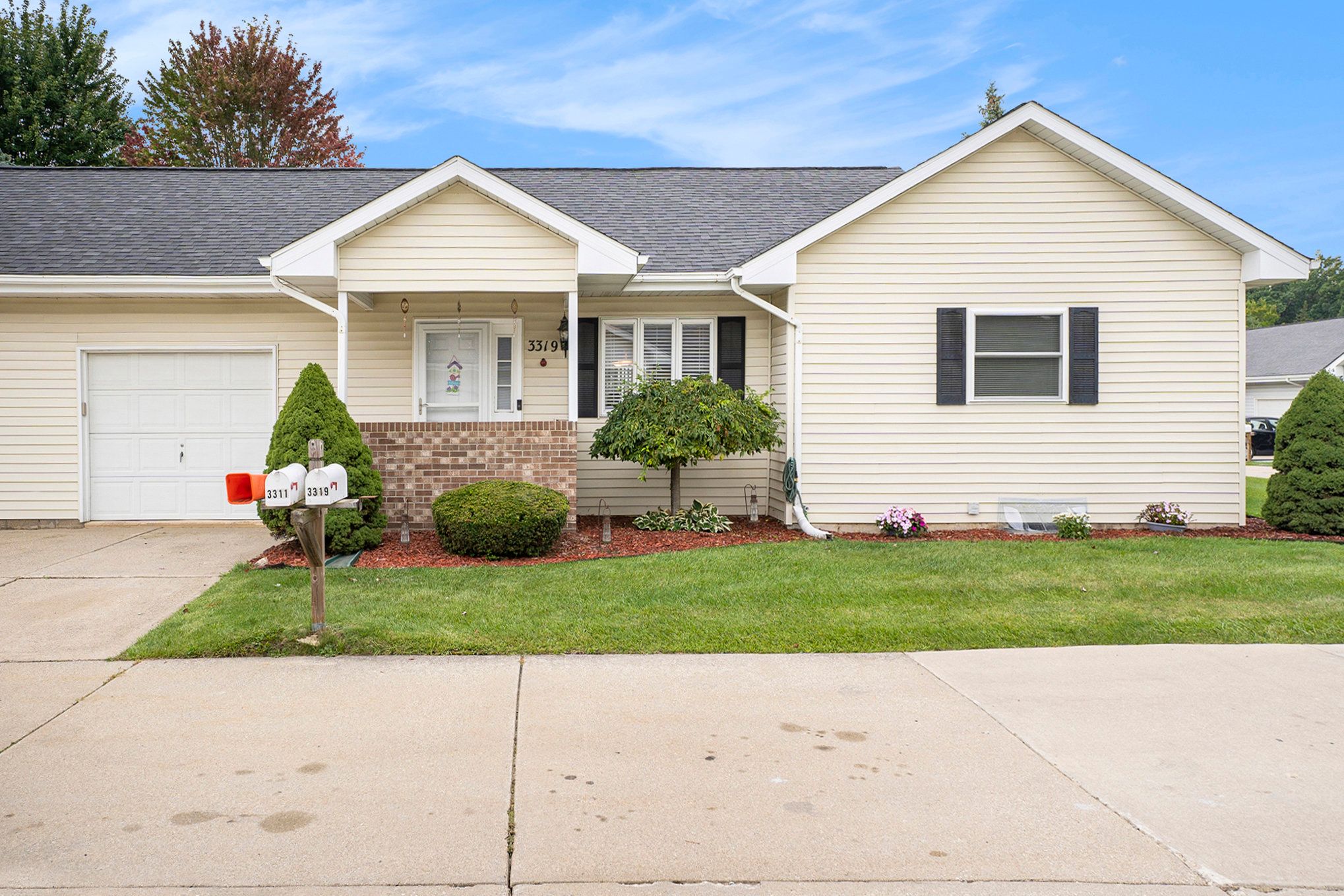 View Grand Blanc Twp, MI 48439 condo
