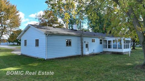 A home in Birch Run Twp