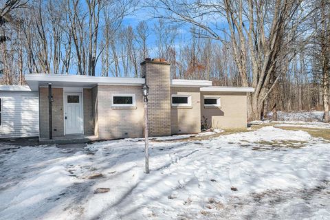 A home in South Haven Twp