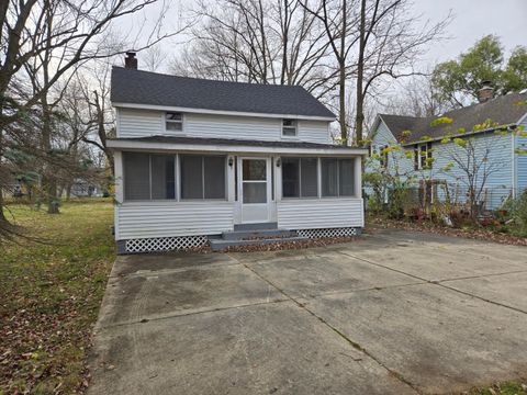 A home in Grosse Ile Twp