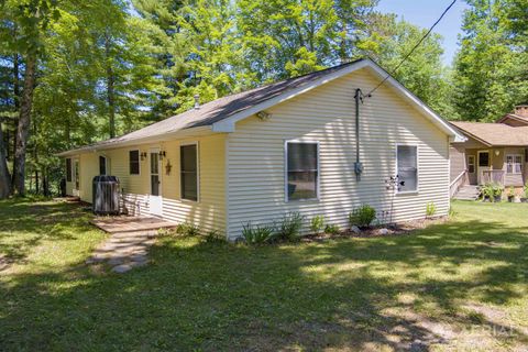 A home in Bourret Twp