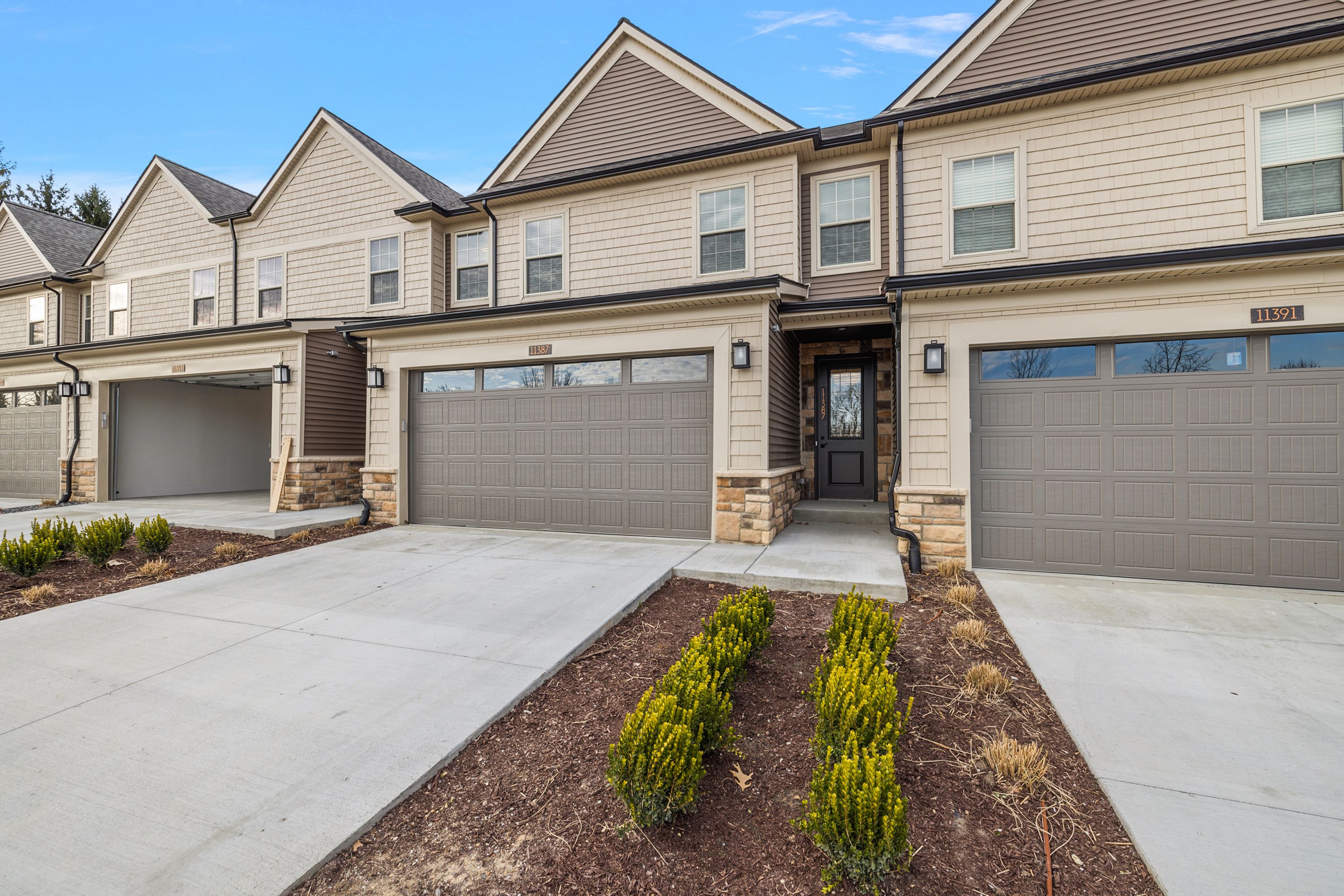 11392 Iziks Way 13