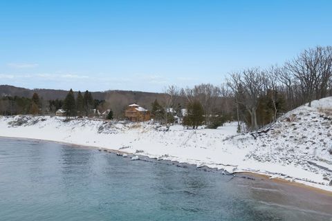 A home in ArcadiaTownship_Manistee