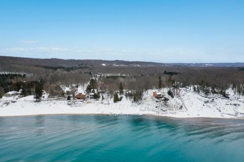 A home in ArcadiaTownship_Manistee