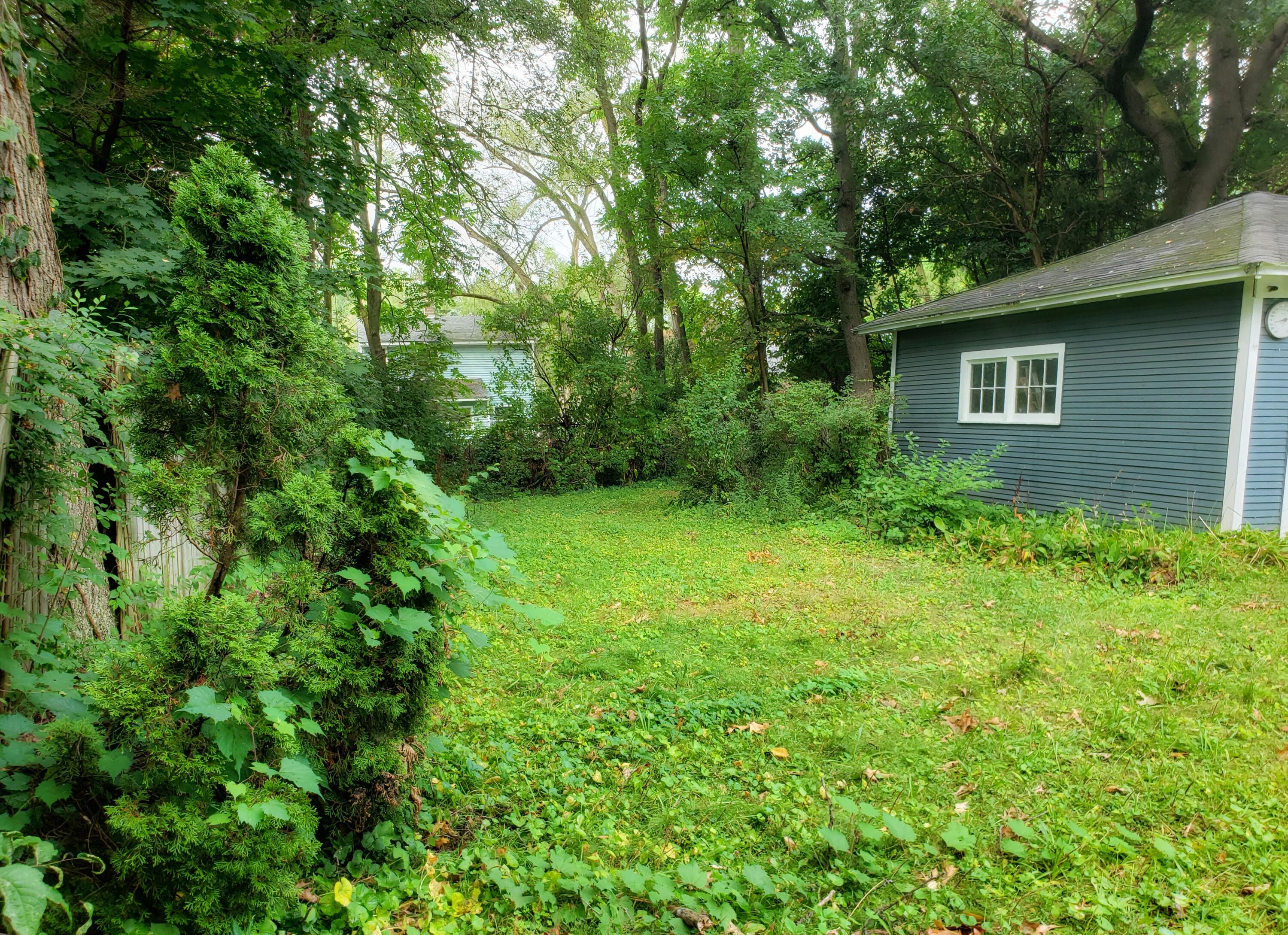 Photo 12 of 13 of 1911 Newark Avenue SE house