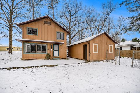 A home in Paw Paw Twp