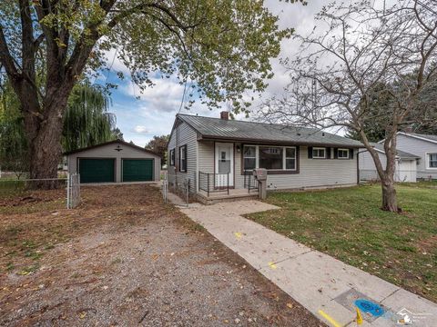 A home in Blissfield Vlg