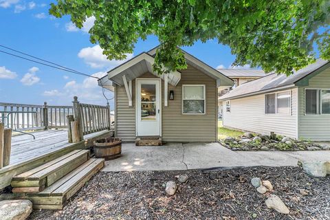 A home in Roscommon Twp