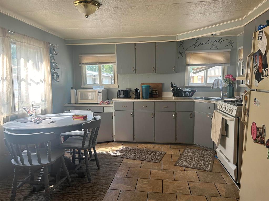Photo 16 of 32 of 1561 Andrew Place mobile home