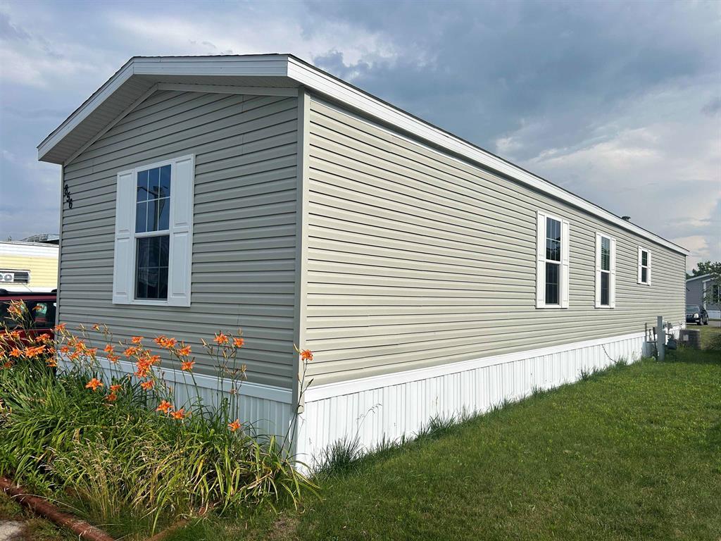 Photo 2 of 32 of 1561 Andrew Place mobile home