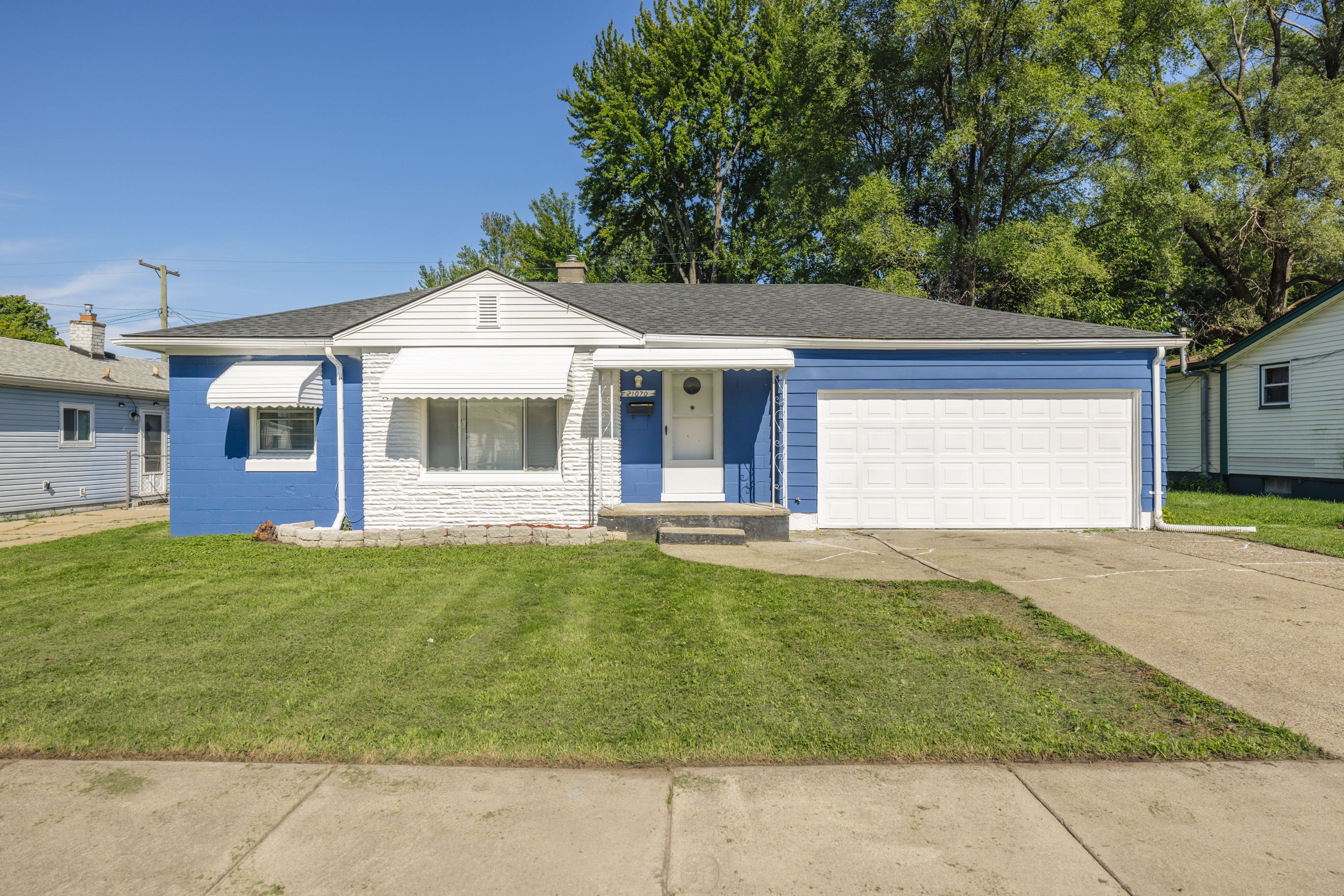 Photo 2 of 20 of 21070 HELLE Avenue house