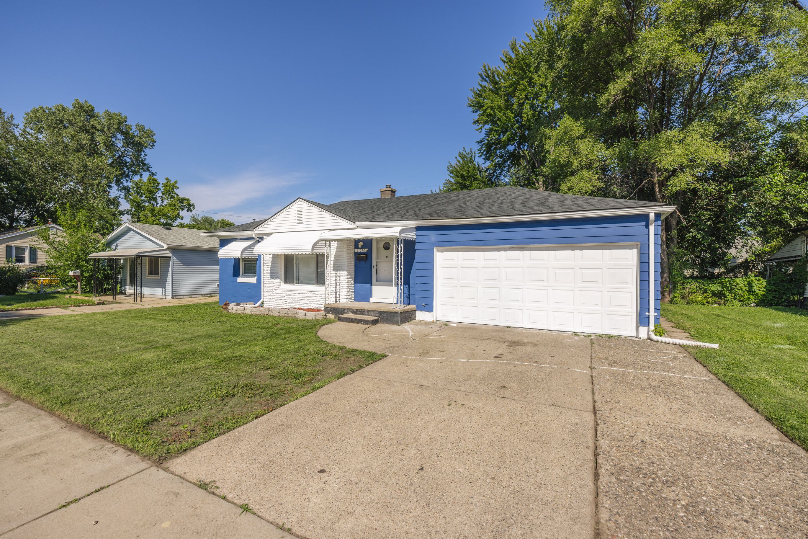 Photo 3 of 20 of 21070 HELLE Avenue house